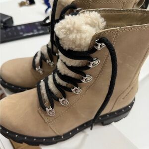 Sorel Beige Lace-Up Boots with Shearling